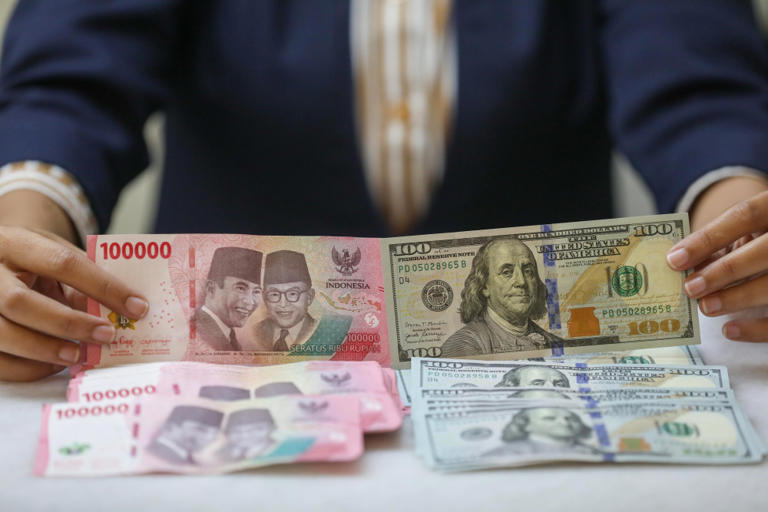 Rupiah Menguat di Penutupan Perdagangan, Sentuh Rp17.372 per Dolar AS
