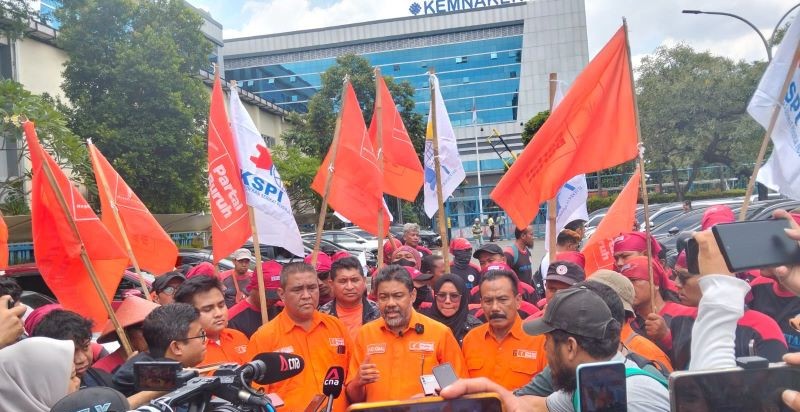 Aksi Buruh dan Partai Buruh Warnai Kawasan Kementerian Ketenagakerjaan