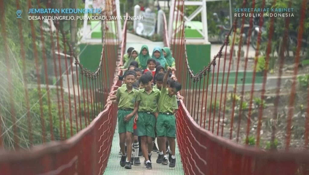 Seskab Teddy: Pembangunan 2.500 Jembatan Tuntas, Target 5.000 Jembatan Selesai Akhir 2026