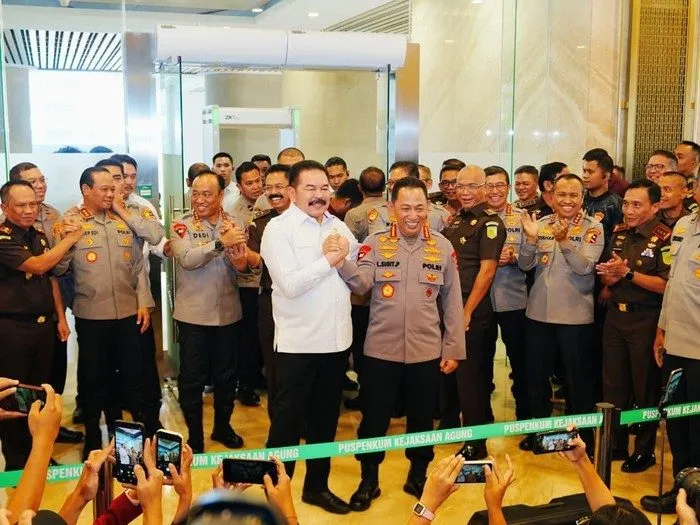 Momen Hangat Jaksa Agung dan Kapolri Saling Puji di Hadapan Publik
