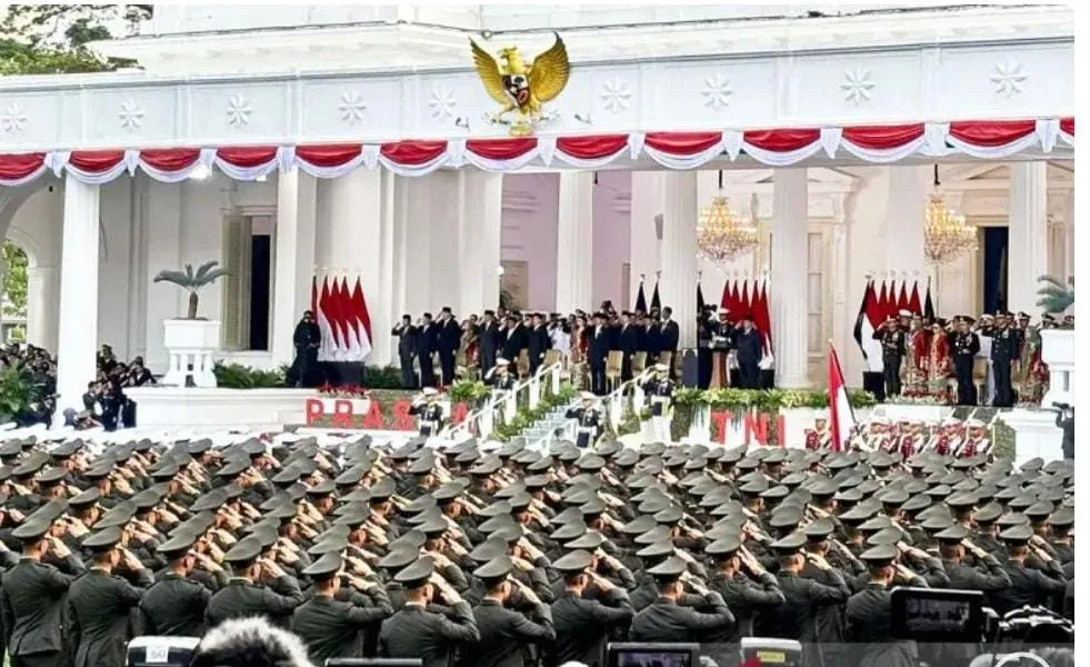 Presiden Prabowo Lantik 1.177 Perwira Remaja TNI-Polri di Istana Merdeka