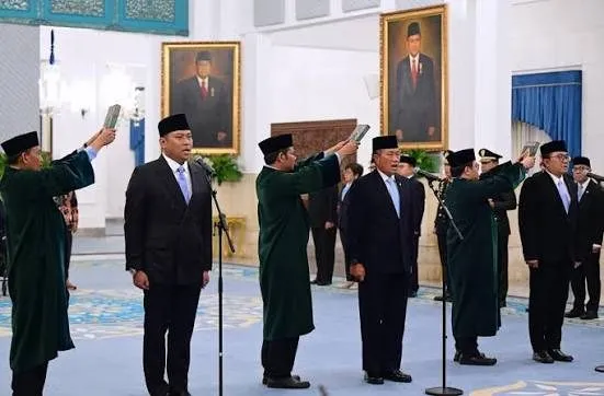 Prabowo Resmi Lantik Donny Ermawan sebagai Gubernur dan Yos Sunitiyoso sebagai Wakil Gubernur Universitas Republik Indonesia