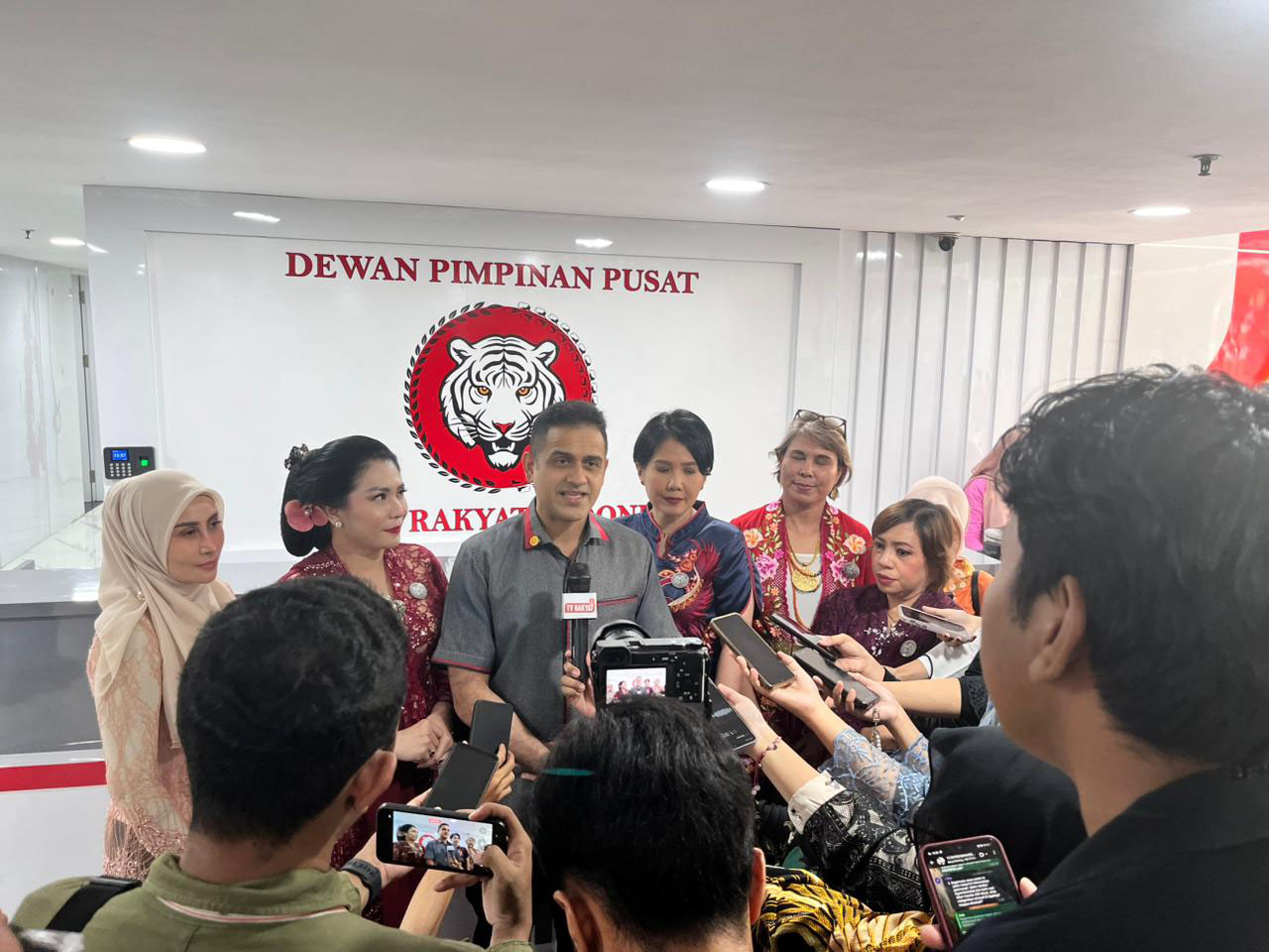 Inspiratif! Muhammad Nazaruddin Puji Ruang Ekspresi bagi Perempuan Rakyat Indonesia di DPP PRI, Bahas Peran Perempuan dalam Perjuangan Bangsa