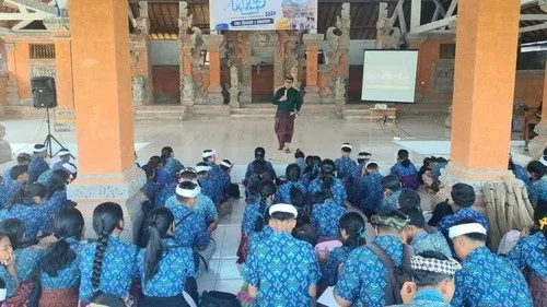 KPU Karangasem Dekati Pemilih Pemula, Roadshow ke Puluhan Sekolah Saat MPLS