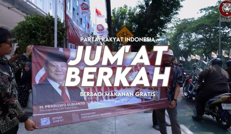 Partai Rakyat Indonesia Gelar Jumat Berkah, Bagikan Makanan Gratis kepada Masyarakat