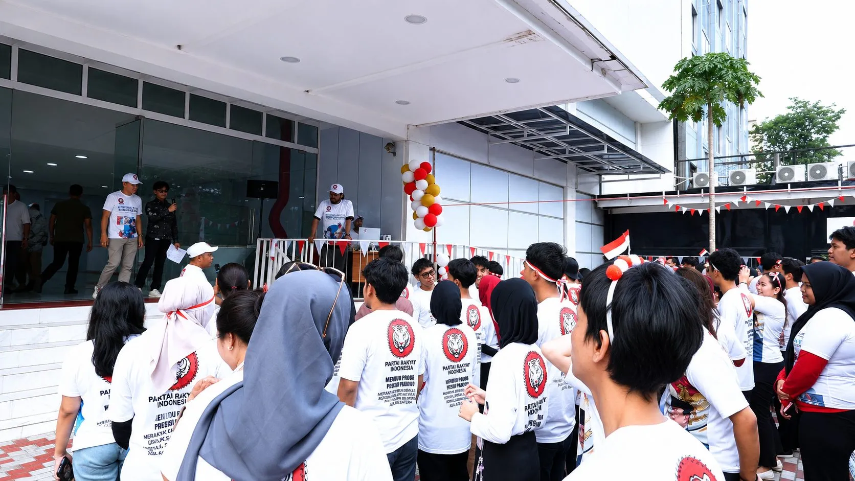 Semarak HUT RI ke-81 di DPP PRI: Lomba Tradisional Penuh Tawa dan Sorakan Penonton