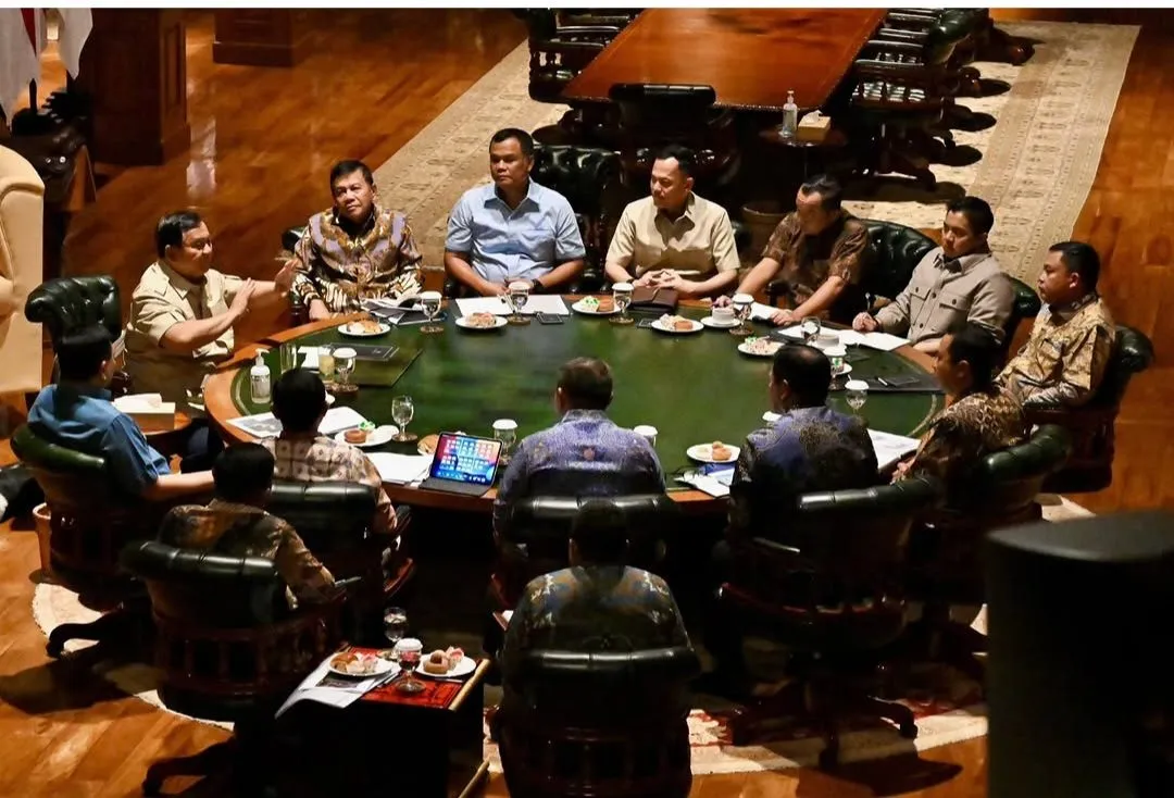 Prabowo Gelar Rapat Terbatas, Karhutla dan Gempa NTT Jadi Prioritas Penanganan Pemerintah