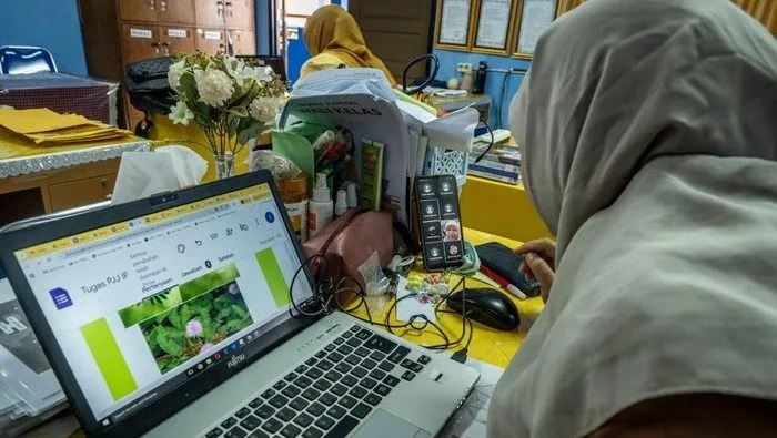 Imbas Abu Vulkanik Anak Krakatau, Seluruh Sekolah di Jakarta Terapkan PJJ