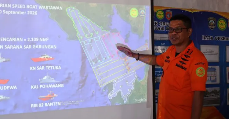 Hari Ketiga, Tim SAR Perluas Pencarian 8 Orang Hilang di Selat Sunda