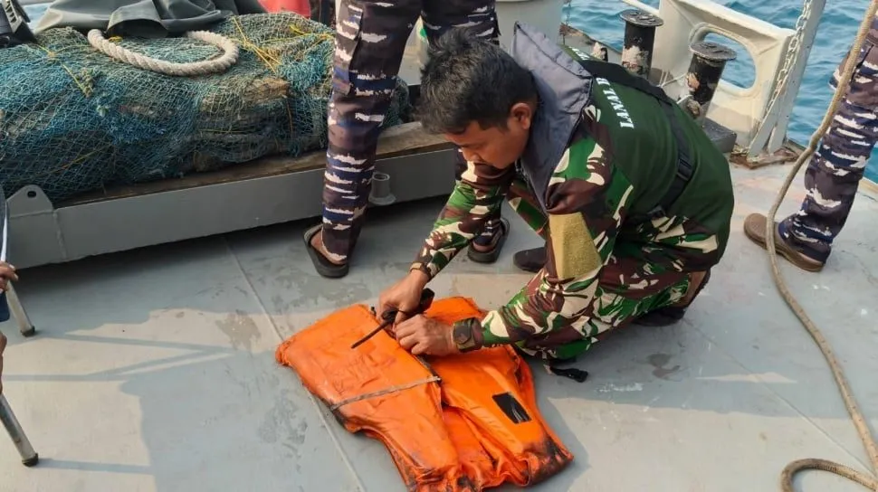 Tim SAR Gabungan Temukan Life Jacket Tanpa Identitas, Nasib Jurnalis Hilang di Selat Sunda Belum Diketahui