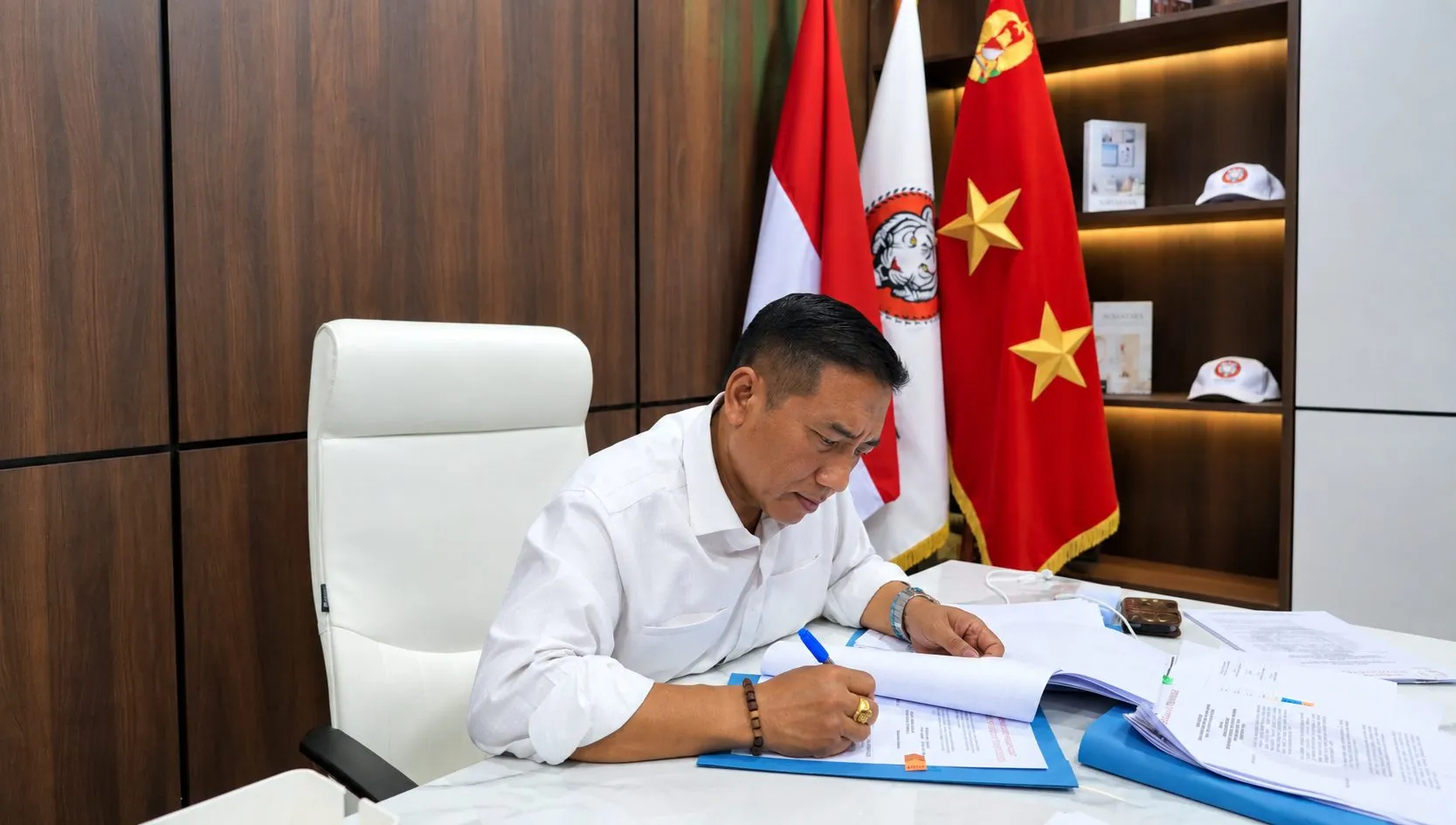 Budi Pramono Teken SK Struktur DPD dan DPC Partai Rakyat Indonesia, Perkuat Konsolidasi Organisasi