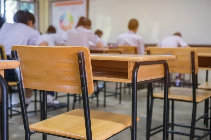 Kemenag Batasi Penggunaan HP di Sekolah, Orang Tua Diminta Awasi Pemakaian di Rumah