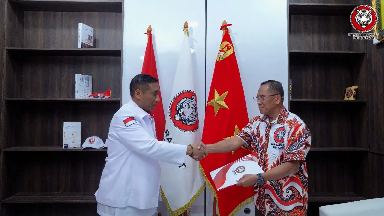 Partai Rakyat Indonesia Serahkan SK Kepengurusan DPD Jawa Barat, Tegaskan Komitmen Perkuat Soliditas dan Perjuangan Bersama Rakyat