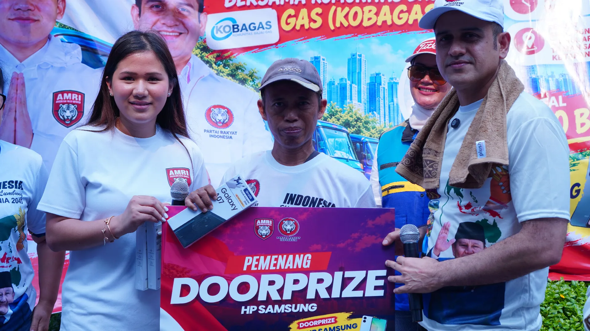 AMRI Berbagi Gas Gratis Bersama KOBAGAS, Ketum Partai Rakyat Indonesia Muhammad Nazaruddin Pimpin Langsung Kegiatan